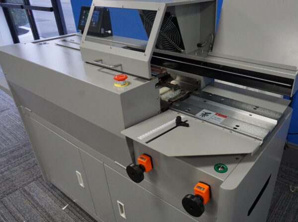 DB-300 nipping station